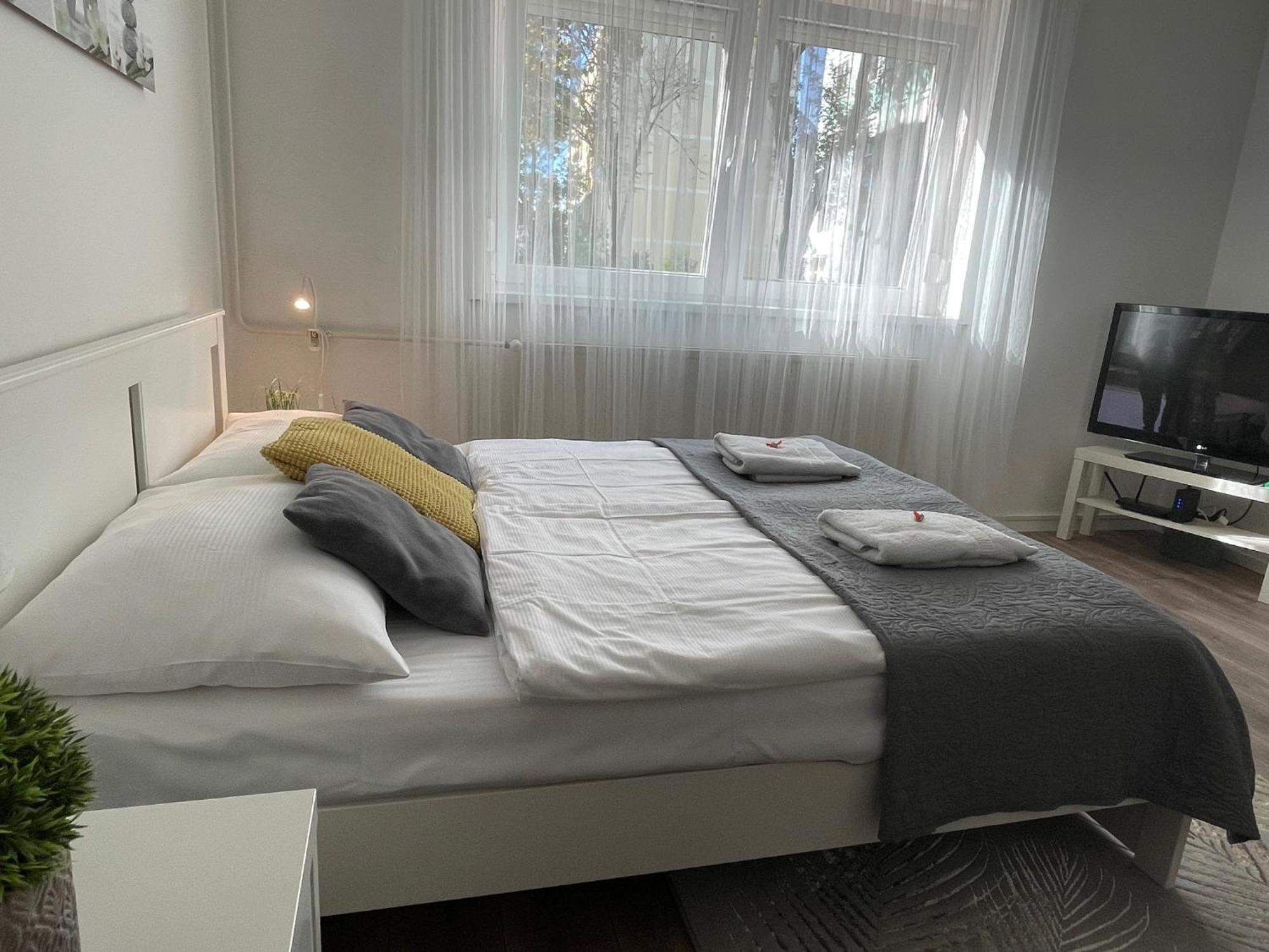 Magnolia Apartman Győr Exteriör bild